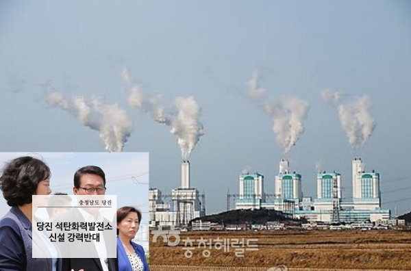 당진에 몰려있는 석탄화력발전소. 사진내 사진은 현장을 돌아보는 충청남도 관계자들[사진=연합뉴스]