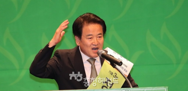 방송기자출신인 정동영 의원(65·4선.JDY)이 민주평화당 새 대표로 5일 선출됐다.[사진=연합뉴스]