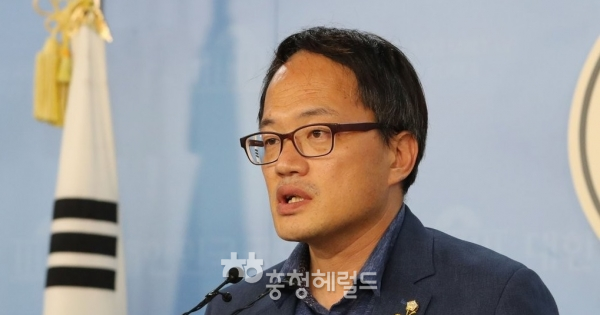 민주당 박주민 의원이 지난 달 19일 오후 국회 정론관에서 최고위원 출마 선언 기자회견을 하고 있다. [사진=연합뉴스]