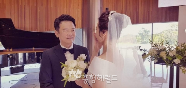 남경필 전 경기지사가 자신의 페이스북에 올린 결혼식 사진
