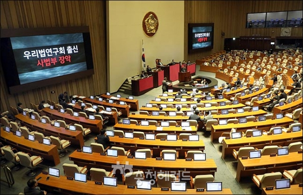 13일 열린 국회 대정부질의에서 질의하는 정용기 자유한국당의원{사진=연합뉴스]