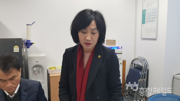 채계순 의원이 19일 김소연 의원이 의혹제기한 공천 대가성 특별당비에 대해 “자발적으로 낸 것”이라며 김 의원의 공개 사과를 촉구했다.