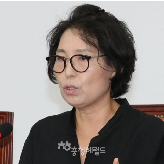 이재명 경기지사의 형수이자 사망한 이재선 씨의 부인인 박인복 씨가 2일 KBS와의 인터뷰에서 시동생인 이 지사의 주장을 조목조목 반박했다.[사진=KBS케처]