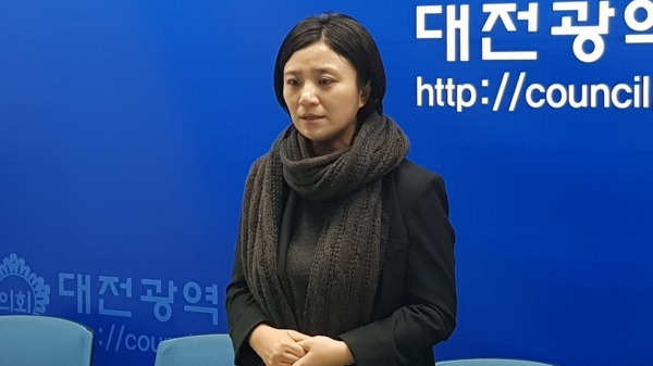 김소연 대전시의원 기자회견 장면.