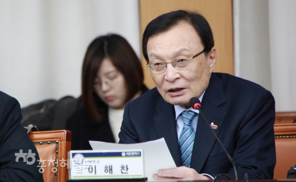 이해찬 더불어민주당 대표가 15일 오전 대전시청에서 열린 더불어민주당-대전시 예산정책협의회에서 인사말을 하고 있다.