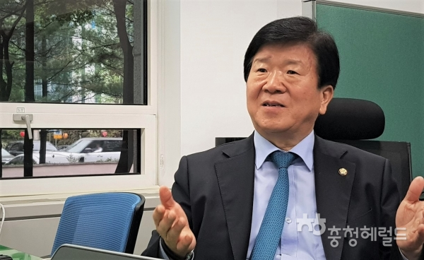 박병석 국회의원의 23일 LNG발전소 건립 추진에 대해 '반대'의사를 밝혔다.