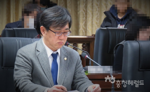 최근 동료의원 성추행 의혹을 받고 있는 대전 중구의회 박찬근 의원.