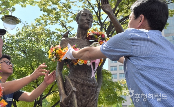 13일 대전시청 앞 보라매 공원에 설치된 '일본 강제징용 노동자상'