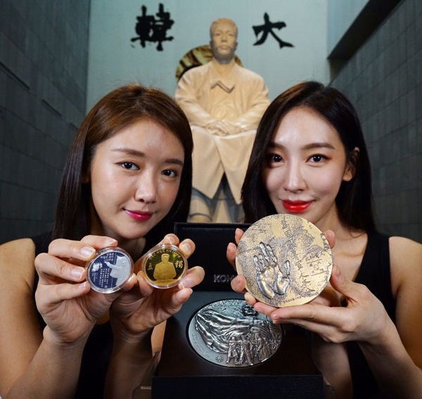 한국조폐공사는 최근 서울 남산 안중근 기념관에서 `안중근 하얼빈 의거 110주년 기념메달` 발표회를 가졌다.[사진=조폐공사 제공]