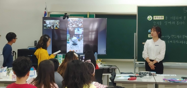 대전시교육청은 원앙초를 디지털 교과서 연구학교로 지정해 무선망을 학급에 설치하고 디지털 교과서를 활용한 수업을 진행하도록 해, 정보화 시대에 맞는 학교 환경 구축의 첫 단추를 꼈다.