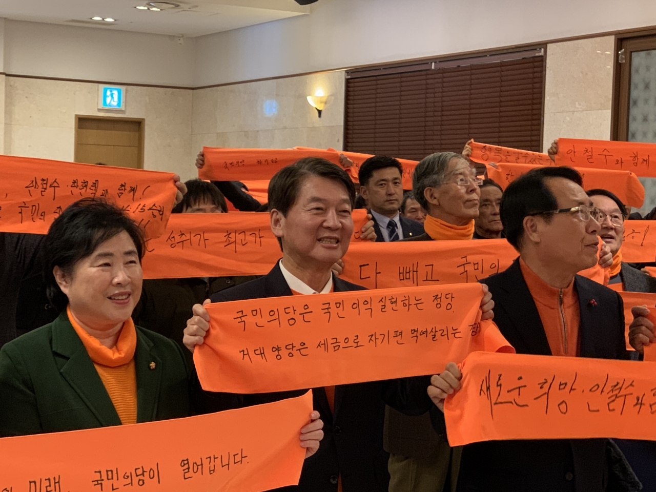 16일 안철수 국민의당 창당준비위원장이 대전시당 창단식에 참석해 현 정권을 거세게 비난했다.