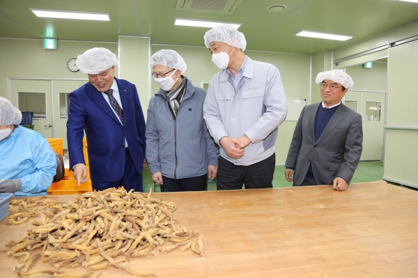 12일 김현수 농림축산식품부 장관이 금산군 소재 인삼공장을 방문했다.