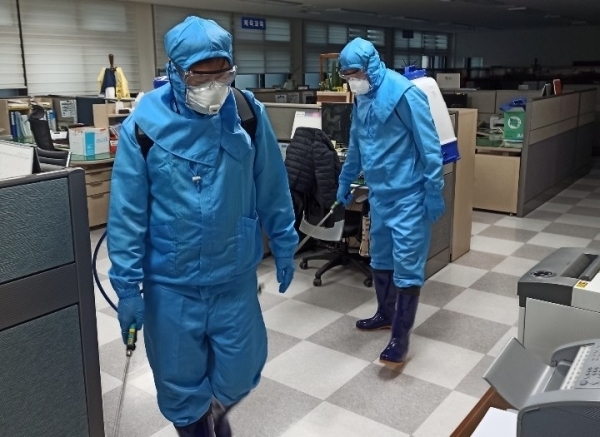 대전 동구 우송예술회관에서 열린 모 기업의 사업설명회에 참석한 2명이 코로나19 확진 판정을 받아 보건 당국에 비상이 걸렸다.
