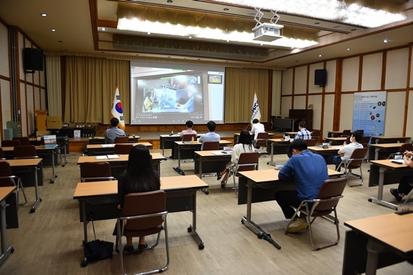 한국조폐공사는 1일 대전 국립 한밭대학교와 함께 ‘캡스톤 디자인 과제 최종 발표회’를 개최했다.[사진=한국조폐공사 제공]