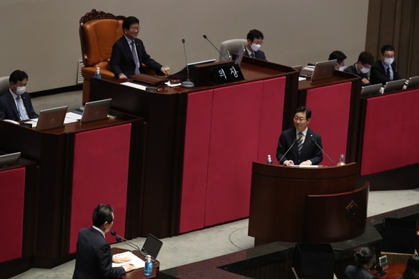 더불어민주당 박범계 의원이 22일 국회에서 대정부 질문을 하고 있다.