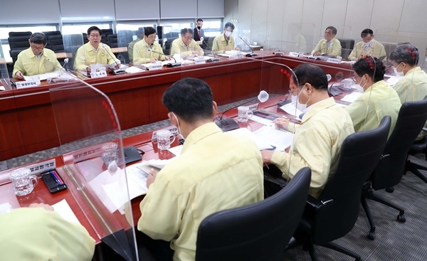 충남도는 19일 양승조 지사가 참석한 가운데 '충남형 뉴딜 보고회를 개최했다.