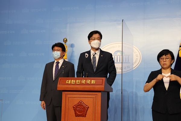 장철민 의원이 24일 국회에서 기자회견을 갖고 대전의료원 설립을 촉구했다.
