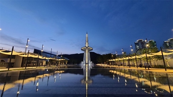 대전 엑스포과학공원 내 한빛탑 광장 주변이 음악분수와 산책로 등을 갖춘 새로운 공간으로 재탄생했다.