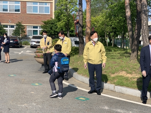 대전시교육청은 사회적 거리두기 1단계 완화에 따라 오는 19일부터 적용하는 학사 운영 방안을 안내했다.