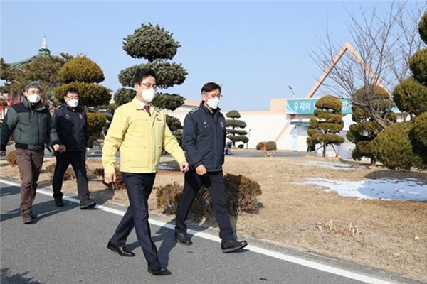 허태정 대전시장이 지난 5일 대전교도소를 방문해 코로나19 방역 상황을 점검했다. (사진=대전시 제공)