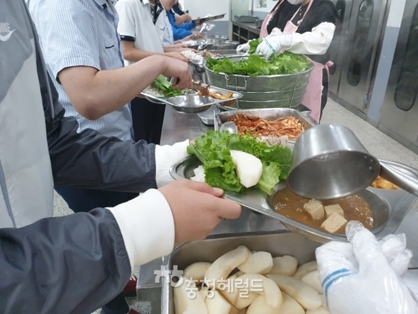 대전시교육청은 올해 학교 급식 단가가 평균 6% 인상된다고 밝혔다.