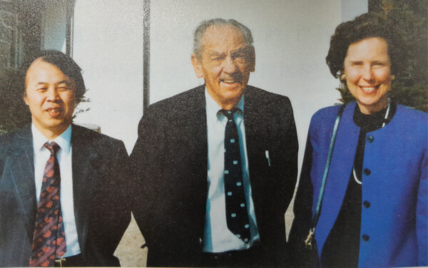 - 한국화학연구소 시절, 노벨상수상자 히칭스 부부 -