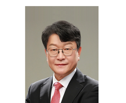 오석진 박사 -전 대전시교육청 교육국장 / 현 배대재학교 대외협력 교수 -